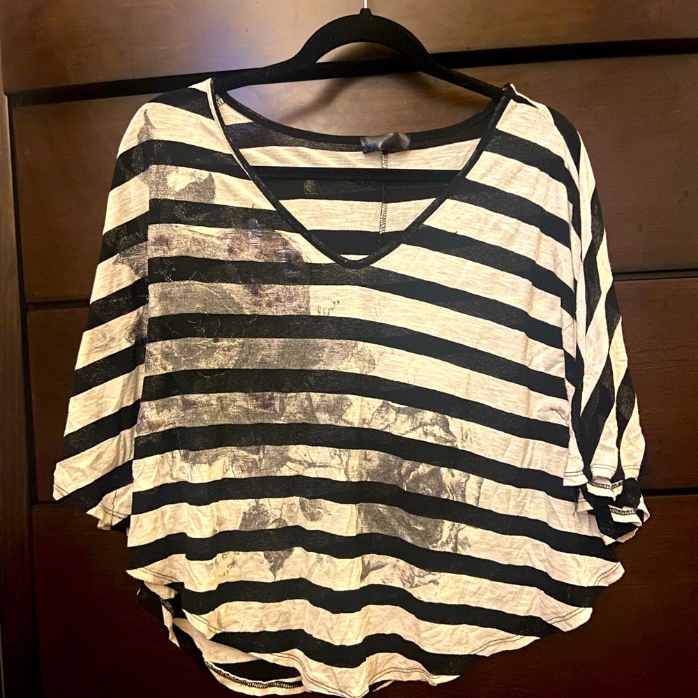 Great off the shoulder wing top !!!